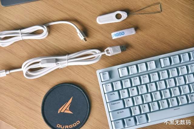 Mini LED|一名打字员的仪式感,首入杜伽K320机械键盘,码字有质感