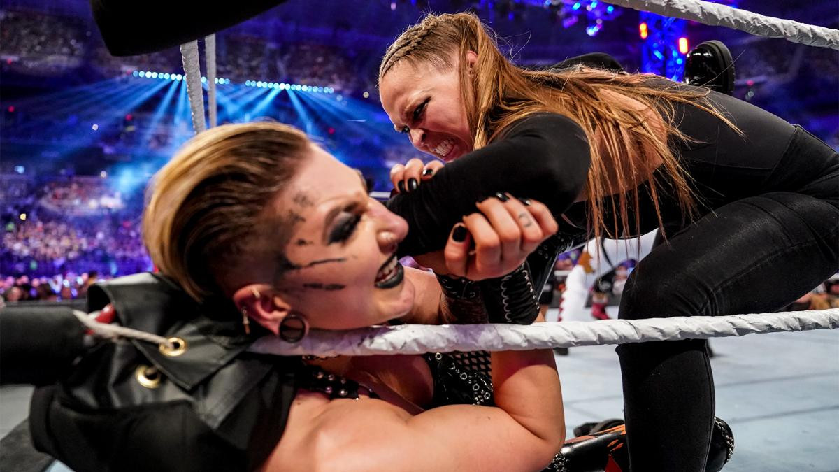 wwe|大布痛失WWE冠军却进军摔角狂热，隆达罗西回归拿下皇家大战！