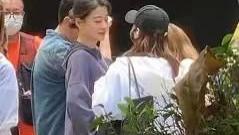 黄渤|黄渤梅婷现身深圳小区，被业主联合抵制，赶出园区