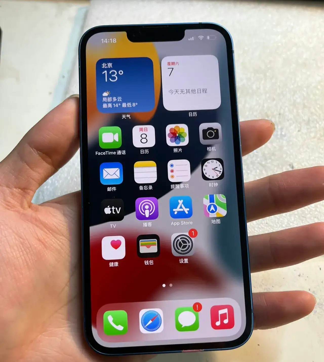 iPhone|iPhone 13刘海屏对比OPPO Reno8全面屏,谁的正面颜值更高?