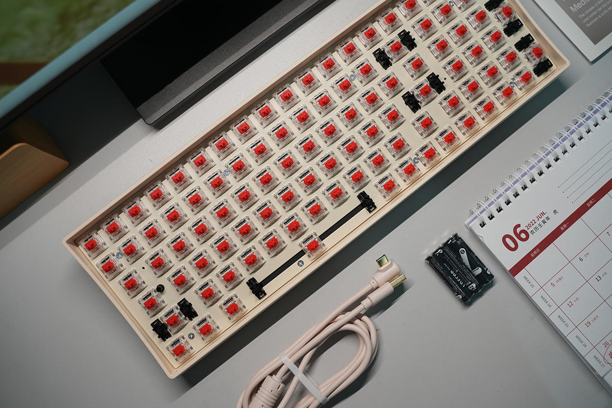 零售业|畅享拼搭乐趣,被颜值种草的Lofree洛斐小翘机械键盘:真的爱了!