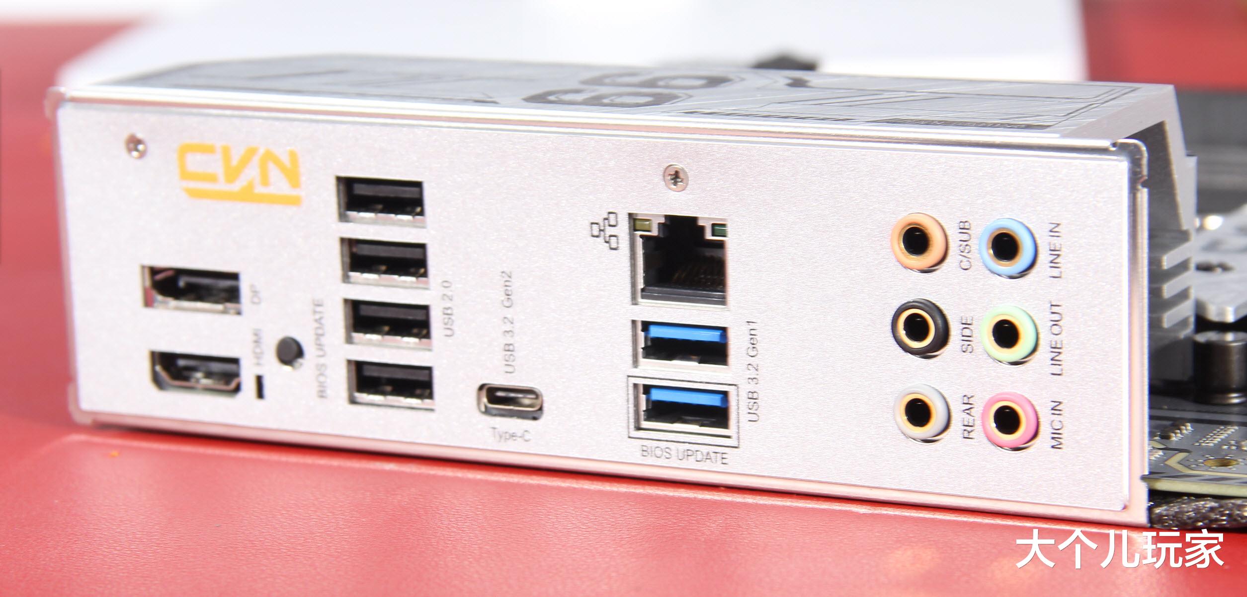 主板|用12490F配合七彩虹CVN B660主板打造一台全能的白色游戏精灵