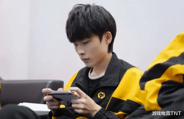 狼队再次输给WB，迷惑操作一波接着一波，今屿成最大受害者