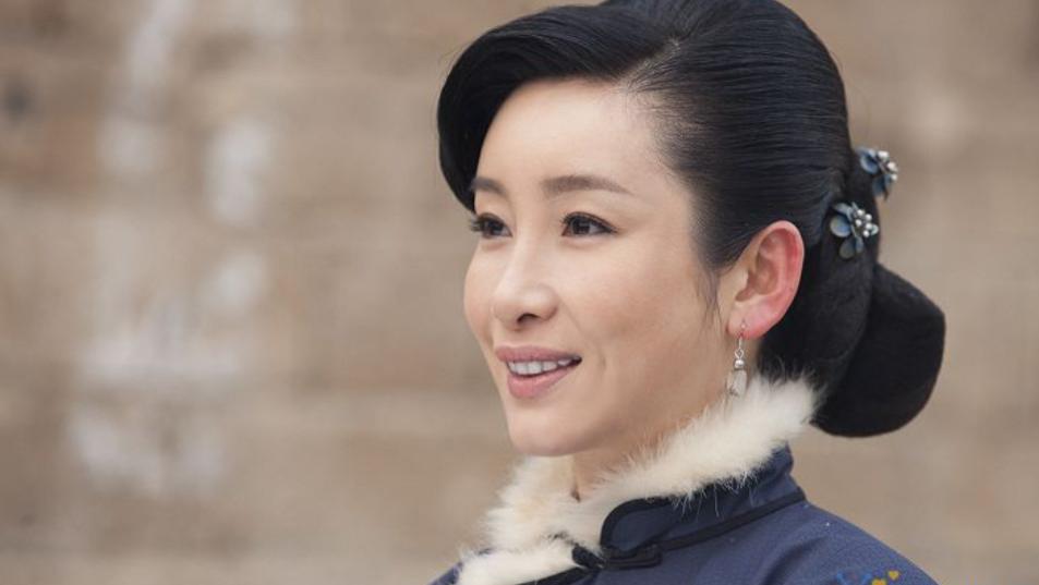 迪丽热巴|秦海璐拍戏拍到一半，导演因没钱想放弃，她出资赞助剧组完成拍摄，称这都是小钱