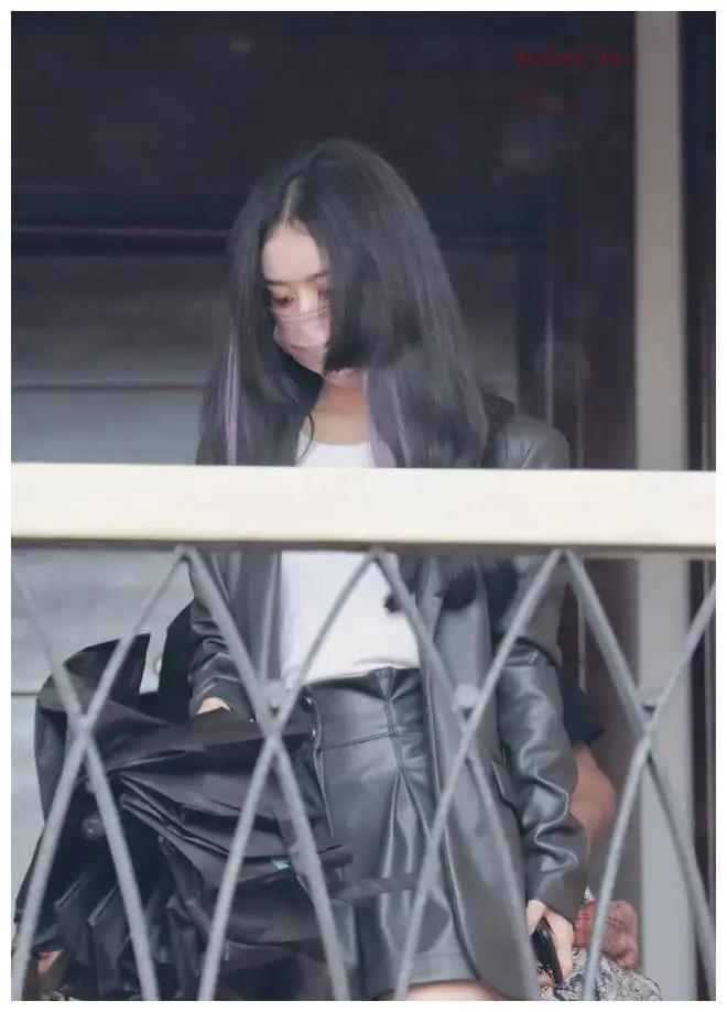 暗黑|赵丽颖尝试疯批美人造型太成功了，暗黑系病娇搭配，感觉有内味了