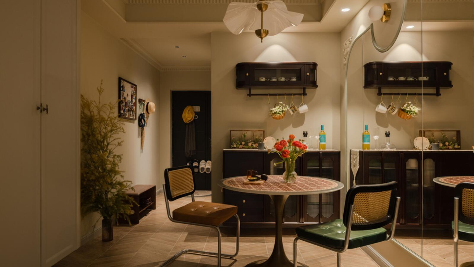 70㎡的新房，她将“电影”搬进家中，一人一宠，温暖又幸福