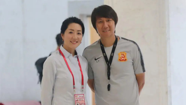 浦玮|深扒巩汉林的“假女足签名球”，前女足队长的回应打脸了谁？