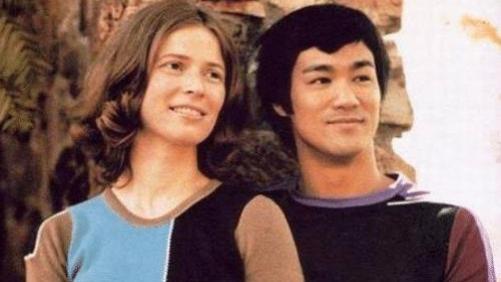 李小龙|李小龙死后，爱妻琳达被徒弟“霸占”，77岁近照曝光