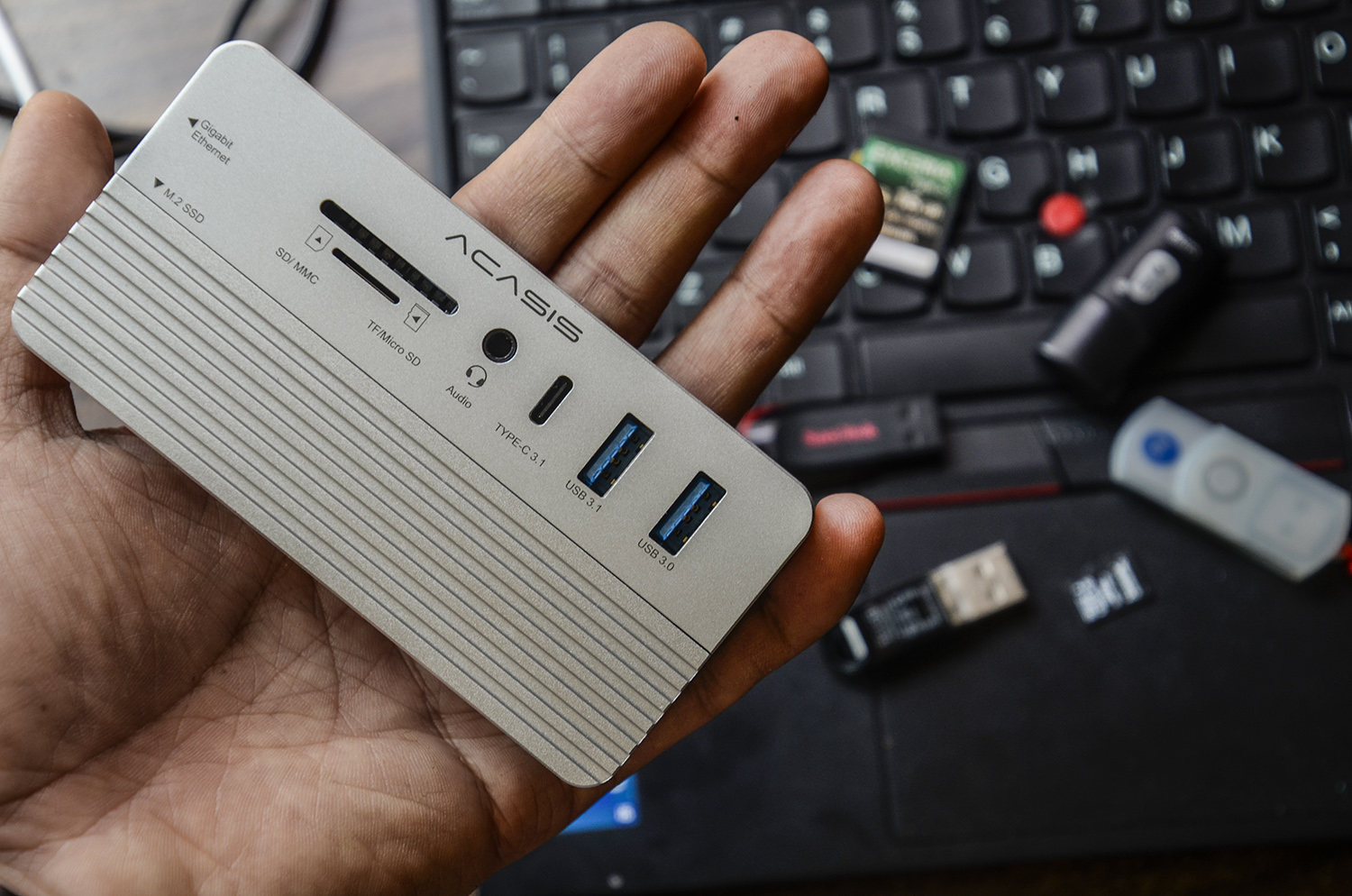 ssd|扩展接口十合一，数据供电一线通：阿卡西斯扩展坞