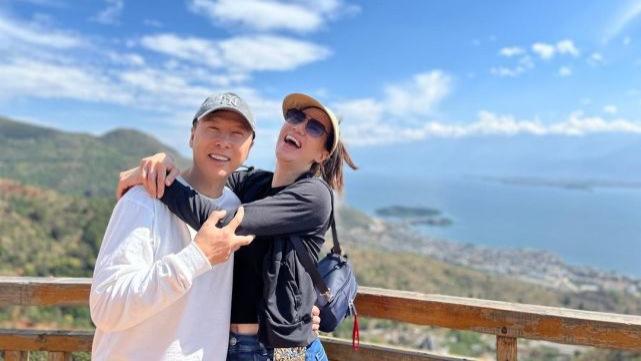 甄子丹|甄子丹陪太太旅游晒恩爱合影 当专属摄影师为汪诗诗拍美照