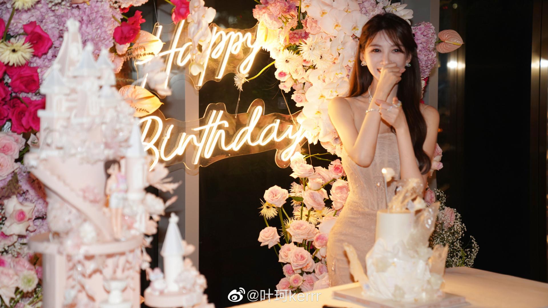 黄晓明|黄晓明疑似悄悄给绯闻女友叶珂庆生，女方晒出“证据”曝露小心机