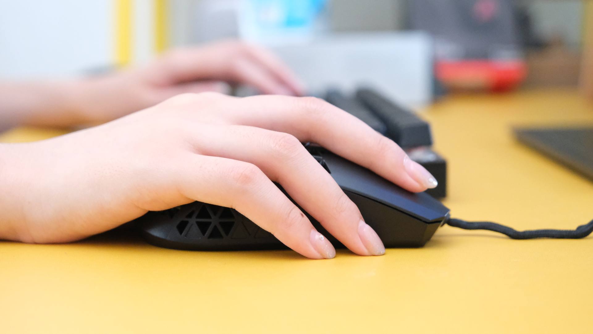 |极轻手感,夏日电竞神器丨华硕TUF GAMING M4 AIR鼠标上手