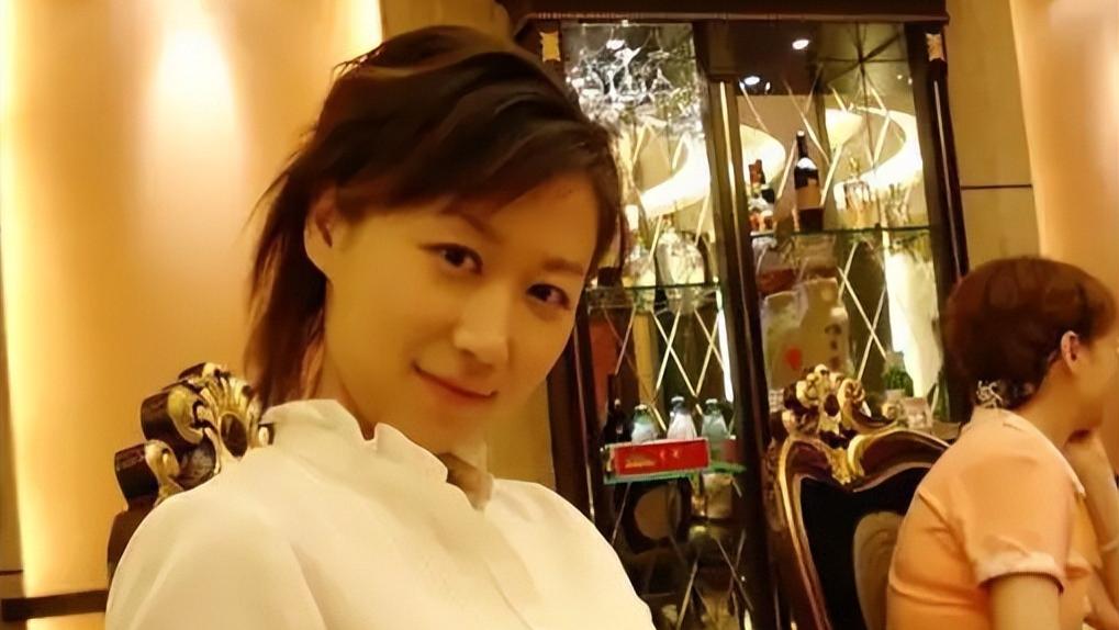 谭松韵|主持人魏笑：25岁生日第二天去世，丈夫至今未娶，父亲仍未走出