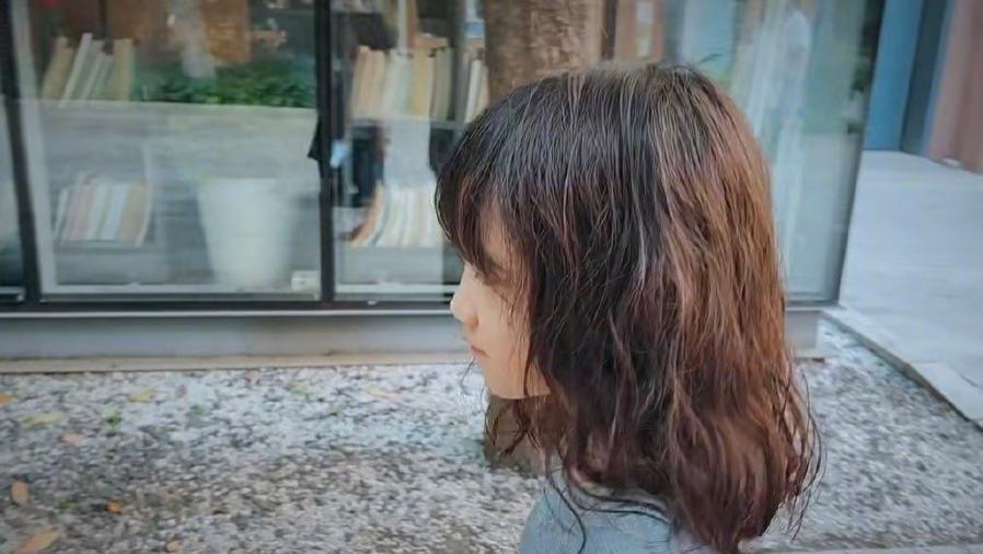 卸妆 孙莉9岁女儿烫发被批太早熟，黄磊：支持，爱美是孩子的天性