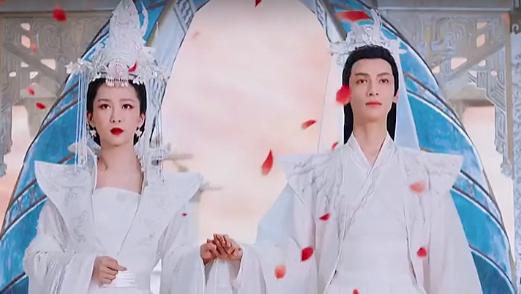 经典|仙侠剧大婚“惨白风”，塑料感头饰惹人笑，想看个凤冠霞帔真难！