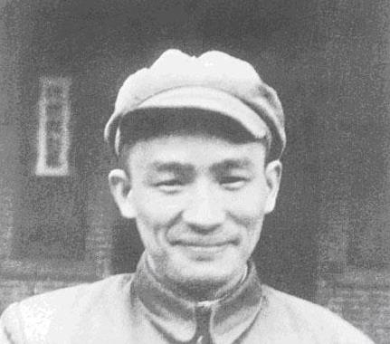 他曾是任弼时的警卫队长, 多年后当上副总理, 他的秘书成为副主席