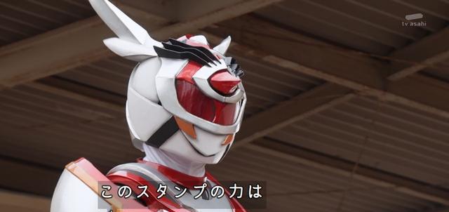 |假面骑士阿基蕾拉变身画面详解头顶一根尖刺看清复眼后颜值提升