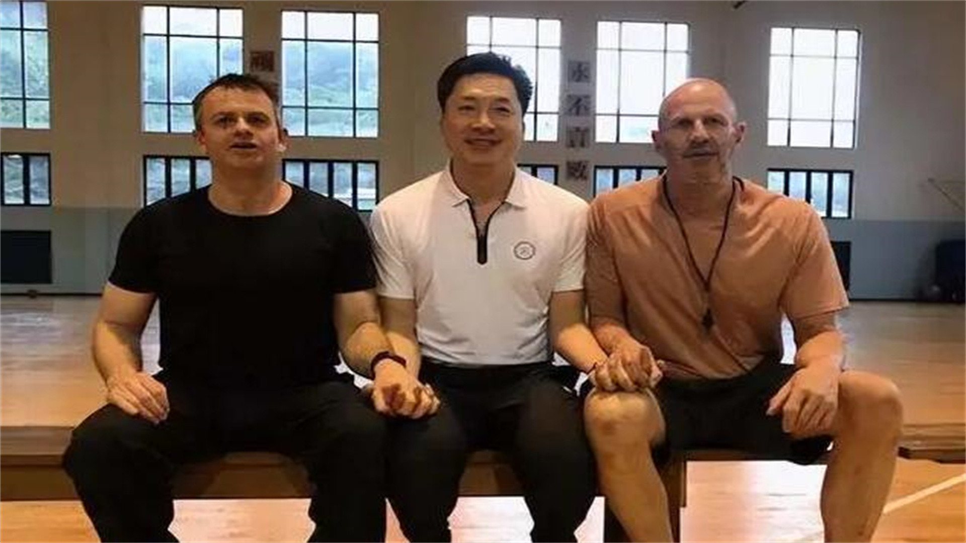 |CBA最消新息，大牌外教助李春江夺冠，北京首钢签张宁