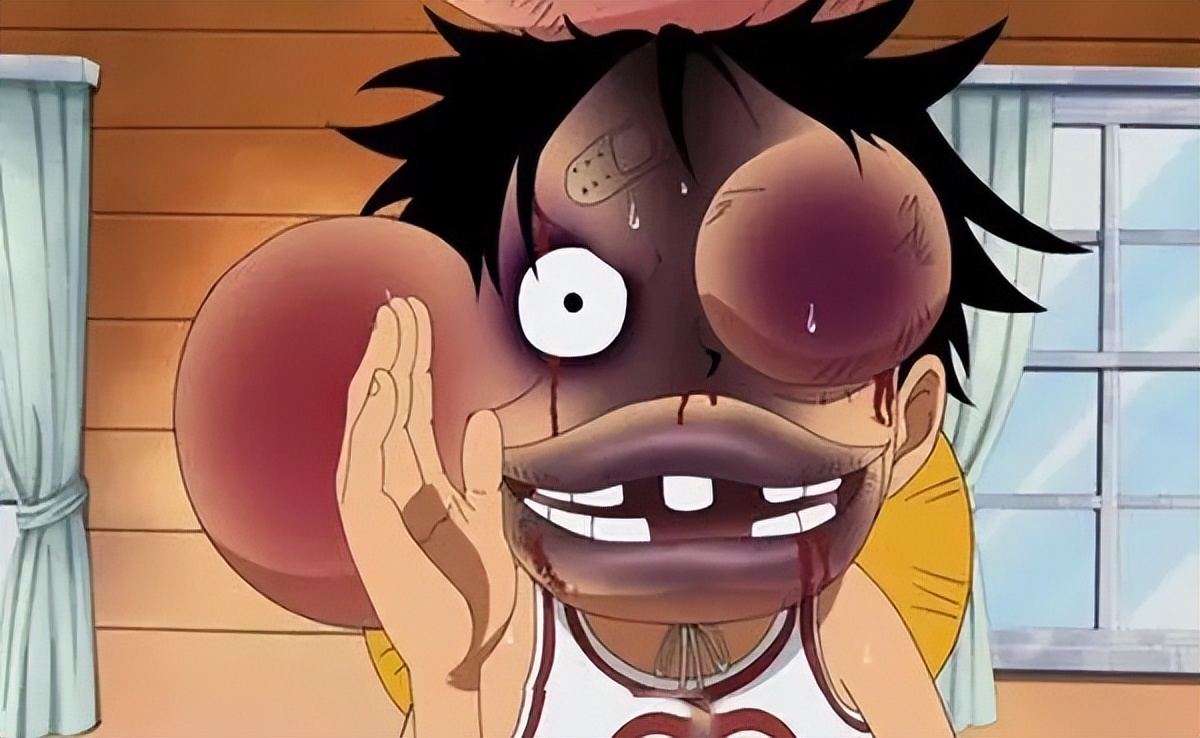 路飞|海贼王1058话全图,路飞成最惨四皇,被手下揍成猪头,关在笼子里