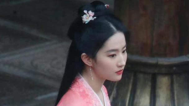 刘诗诗|唐嫣刘诗诗被催进组，最新作品停留在前年，已彻底赶不上其他85花