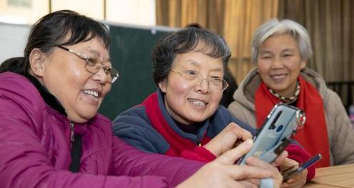 carplay|为啥老人用手机只推荐华为和小米，原因很“刺耳”，但却很现实！