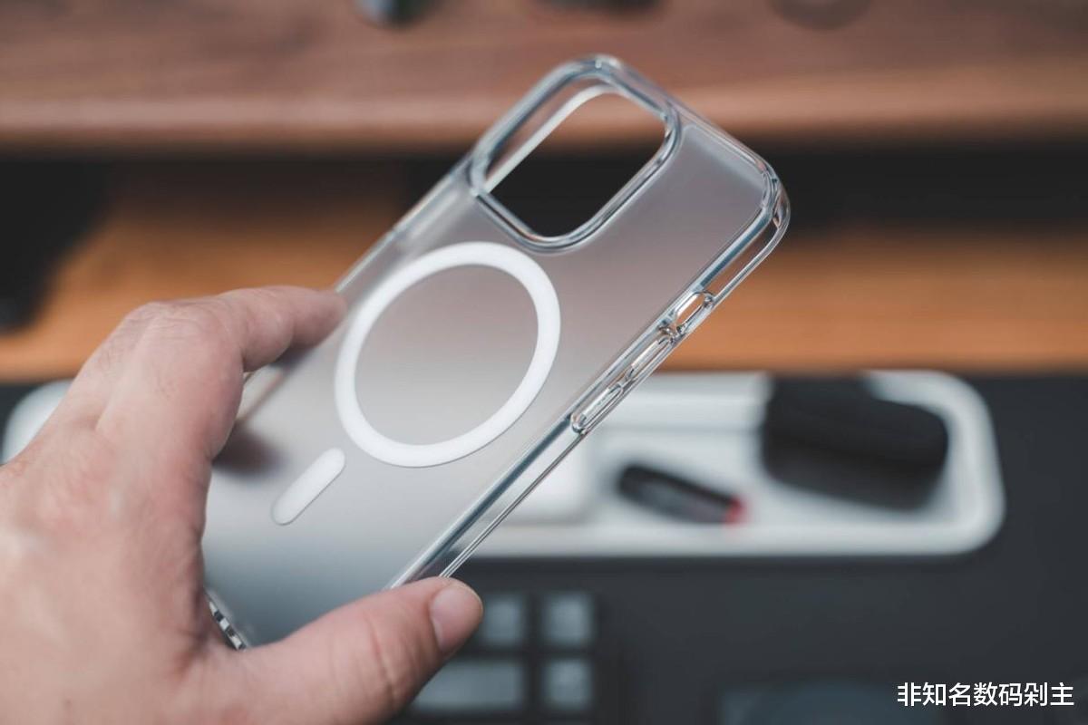 显卡|都2022年了，iPhone还是令人捉急的充电技术怎么解？答：上外挂