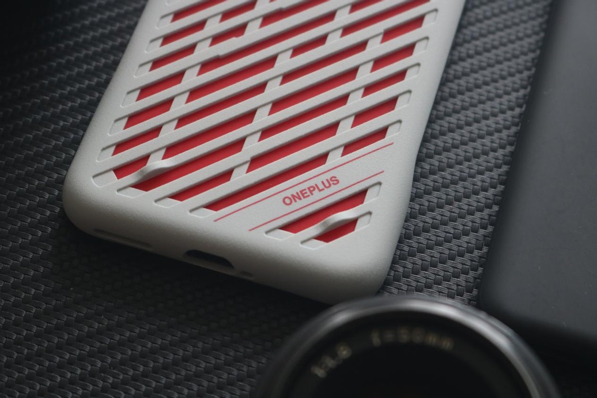 一加科技|一加AcePro 冰肤散热保护壳体验:这是目前用过最好的手机壳