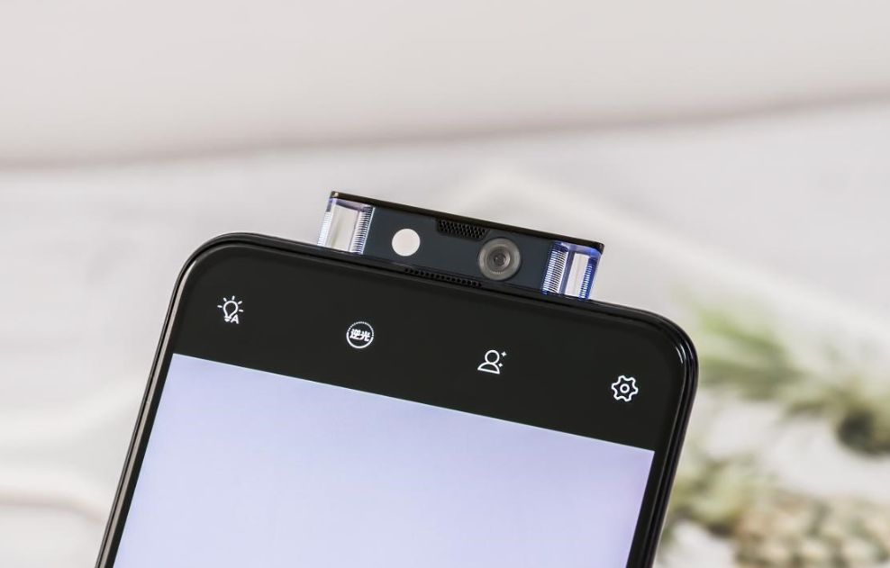 iPhone|前几年爆火的升降摄像头,怎么却得不到厂家的喜爱了?太贵了吗?