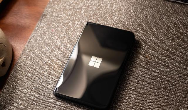 折叠屏|或许是未来手机的一个方向?微软Duo2,分体式折叠屏