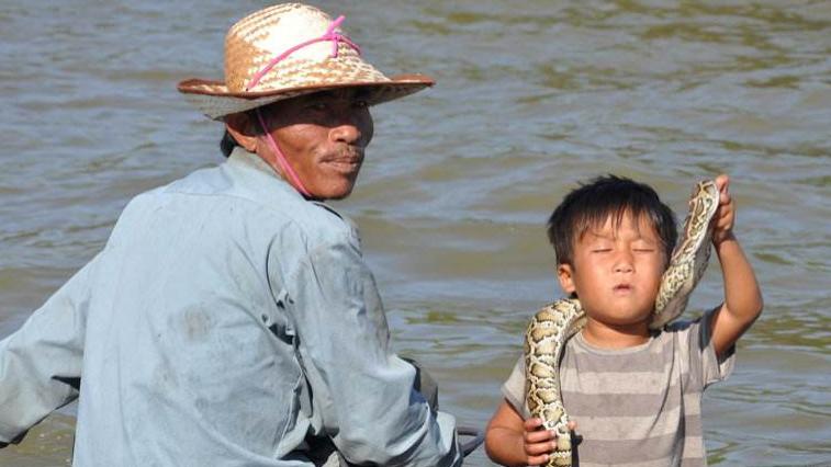 |70万人“漂浮”在东南亚最大淡水湖上，无身份无国籍，无人问津