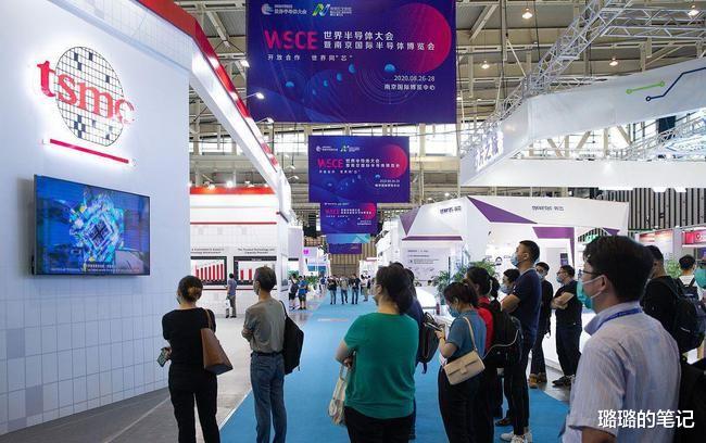 荣耀|这个中国人帮荷兰垄断光刻机却坑了自己人，一年赚走中国六百亿