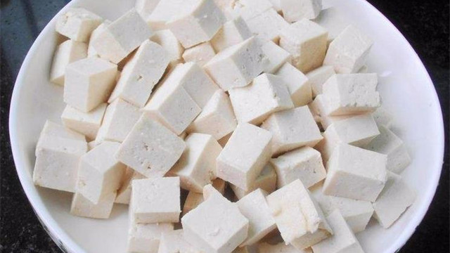 补钙|豆腐别再炒着吃，学会这种新做法，招待客人倍有面子，先收藏了