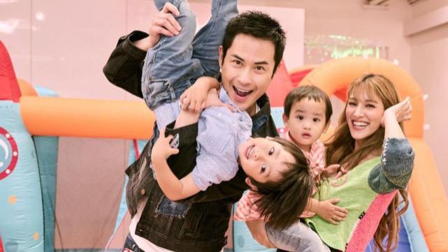 陈凯琳|郑嘉颖娇妻陈凯琳带大儿子去学画画 从小培养儿子对艺术的兴趣