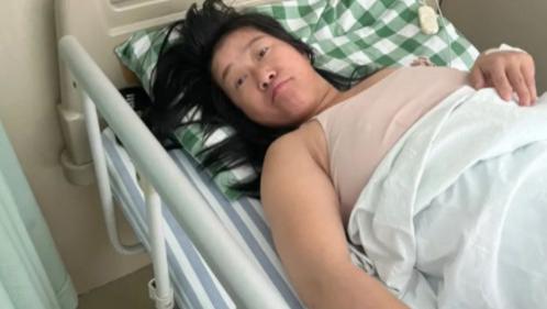 余秀华|余秀华和父亲住院，后妈却安慰起杨槠策，网友：让余秀华情何以堪