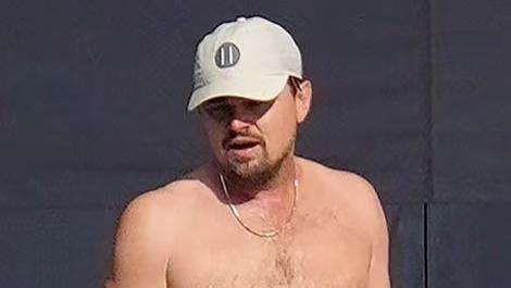 莱昂纳多·迪卡普里奥|48岁小李子不爱穿上衣，挺着大肚腩继续度假，网友：问就是爱过