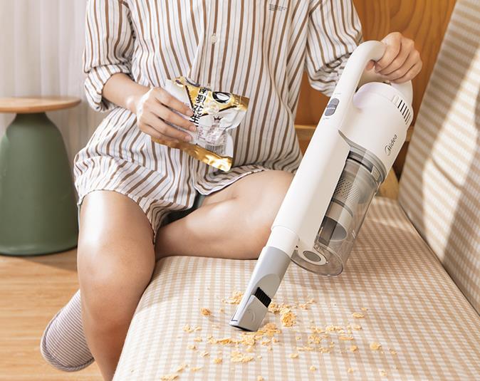 吸尘器|戴森“压力”来了！美的新式吸尘器“碾压”行业暴利，15000吸力太强大