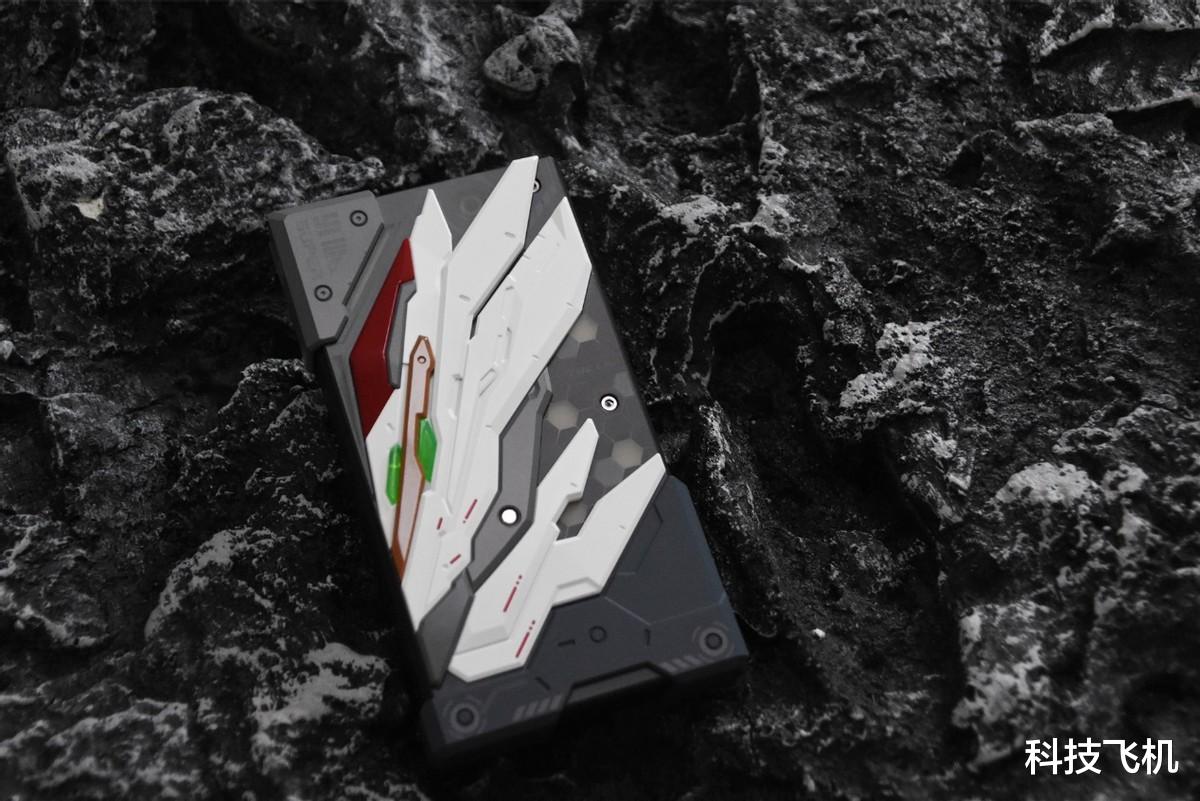 英特尔|可拼装,黑科技加特,能玩又能充电的拼装充电宝来了