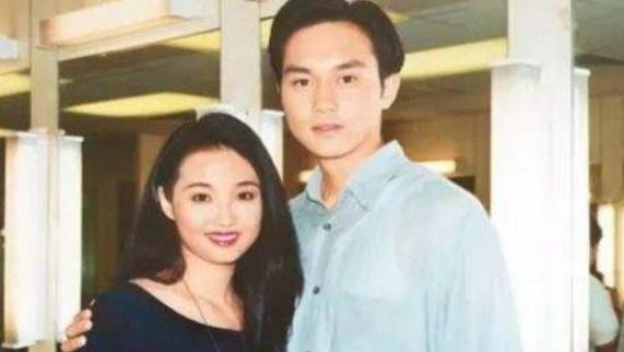 张智霖|跟许秋怡快结婚的张智霖，为什么转身跟袁咏仪在一起了？