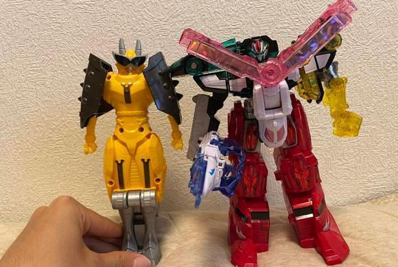 特摄|三大特摄六月份杂志图:礼拜四迎来最终形态,猫系兽人正式参战!