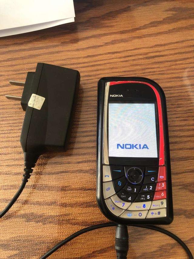 诺基亚|曾经红遍全球的诺基亚“柳叶刀”，如今沦为70元电子垃圾