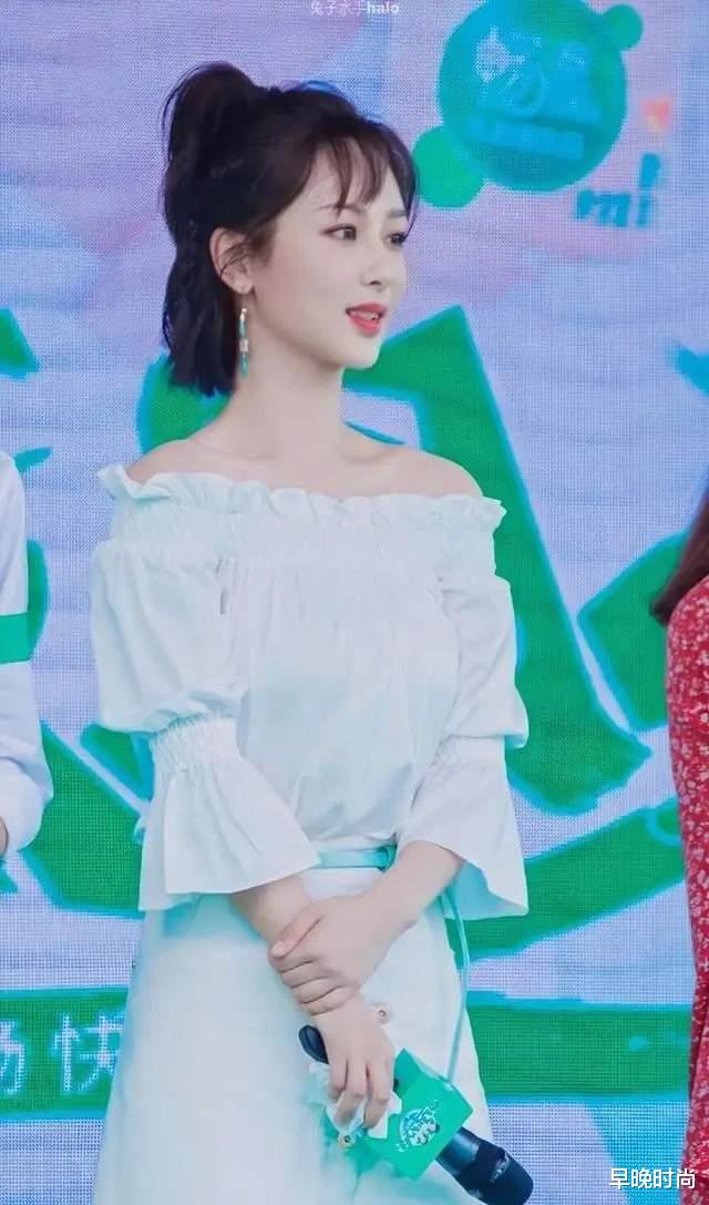 杨紫真是女大十八变！晒日常美出新高度，身材脸蛋都越来越优越了