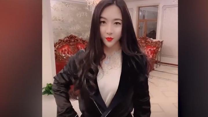 浪胃仙|粉丝心碎：墨子梦睡衣男事件，张开凤直播卸妆，浪胃仙自立门户！