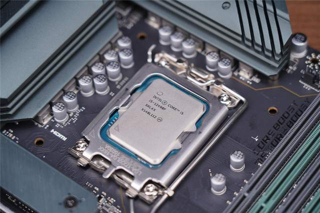 iPhone|黑化特供来袭,i5-12490F搭配微星B660M,性能提升值得你 期待