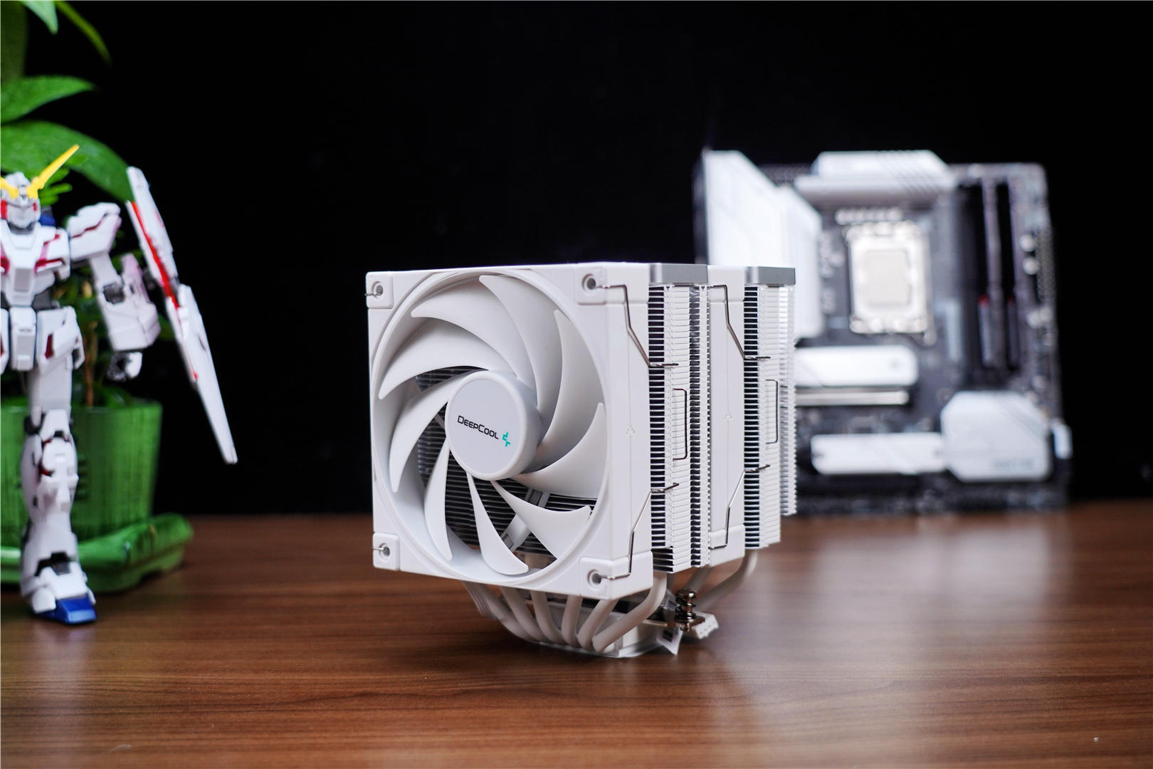 荣耀|九州风神冰立方AK620白色款：高颜值、六热管、双风扇，媲美水冷