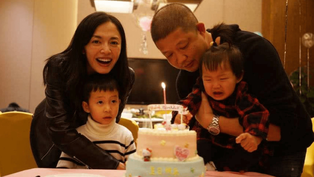 陈红|生孩子前仙气飘飘，生完孩子后模样大改变，倪萍陈红是真不容易