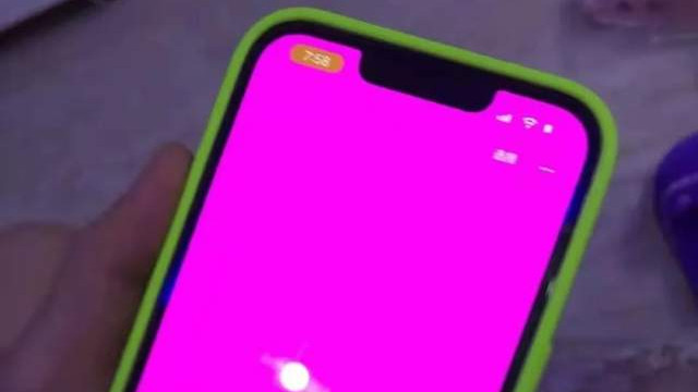 iPhone|iPhone13遭遇“粉屏”Bug，快来看看你有没有遇到，附解决方案