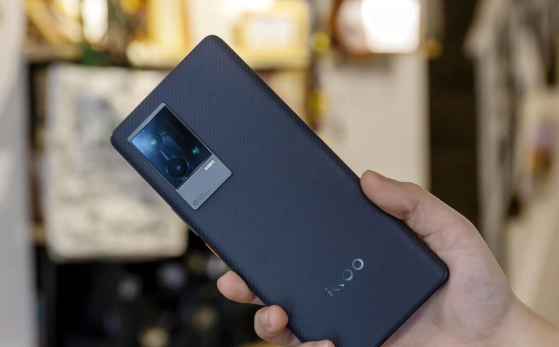 iqoo|從5499跌至3829，E5、2K屏，雙芯加持，高端旗艦下跌1670元退場