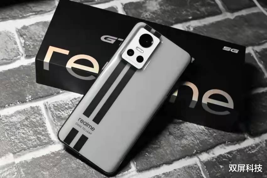 显卡|性价比“双塔”：2K屏、5500mAh、独立显卡，售价更加亲民