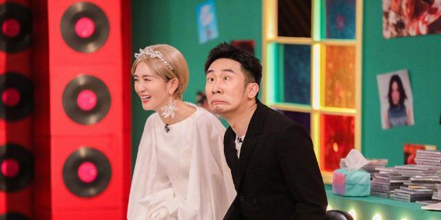 杨迪|杨迪参加《你好星期六》，站在谢娜的位置上，师徒现状大反转