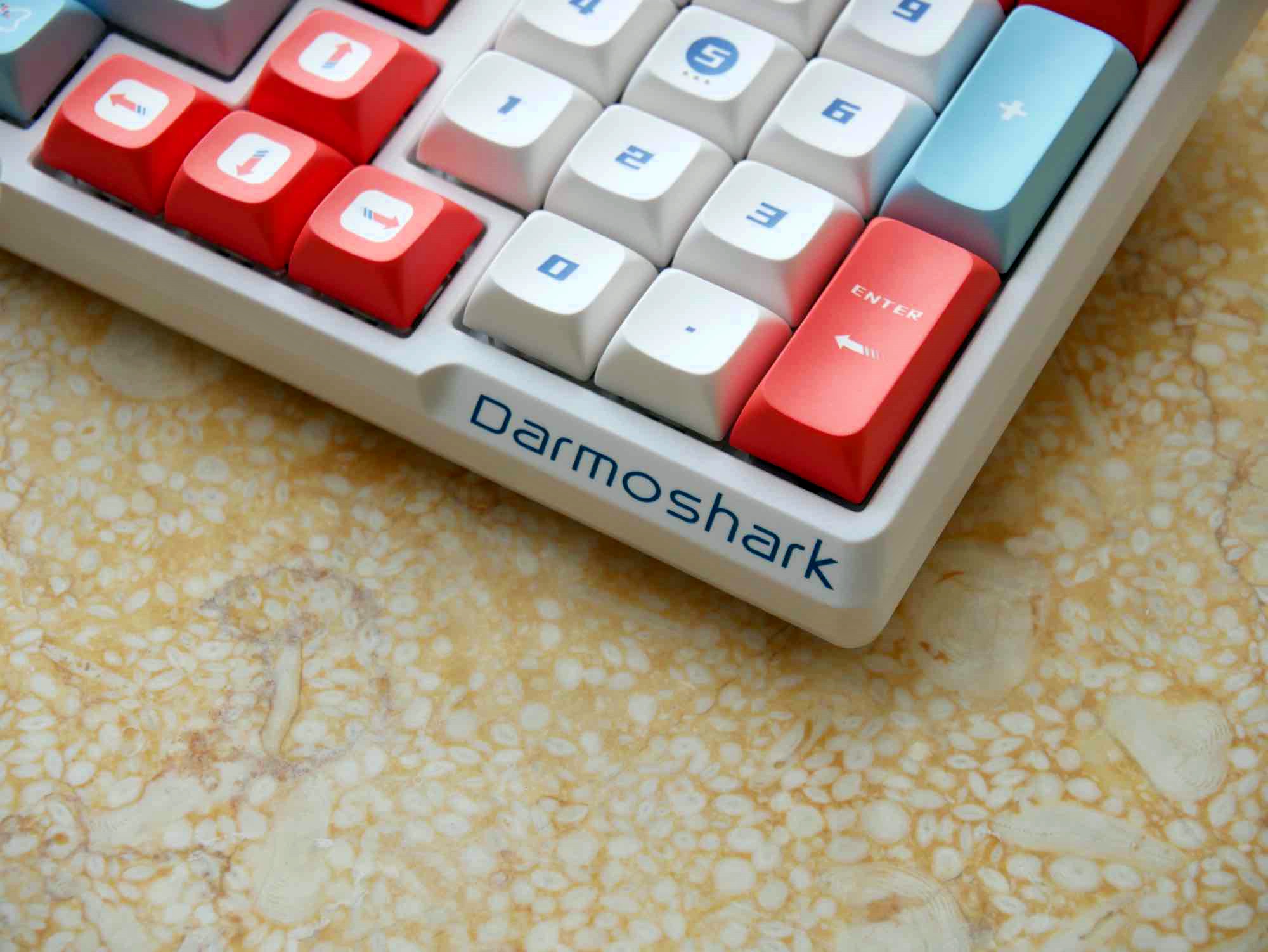 机械键盘|颜值即正义——达摩鲨K7 pro三模机械键盘赛车版